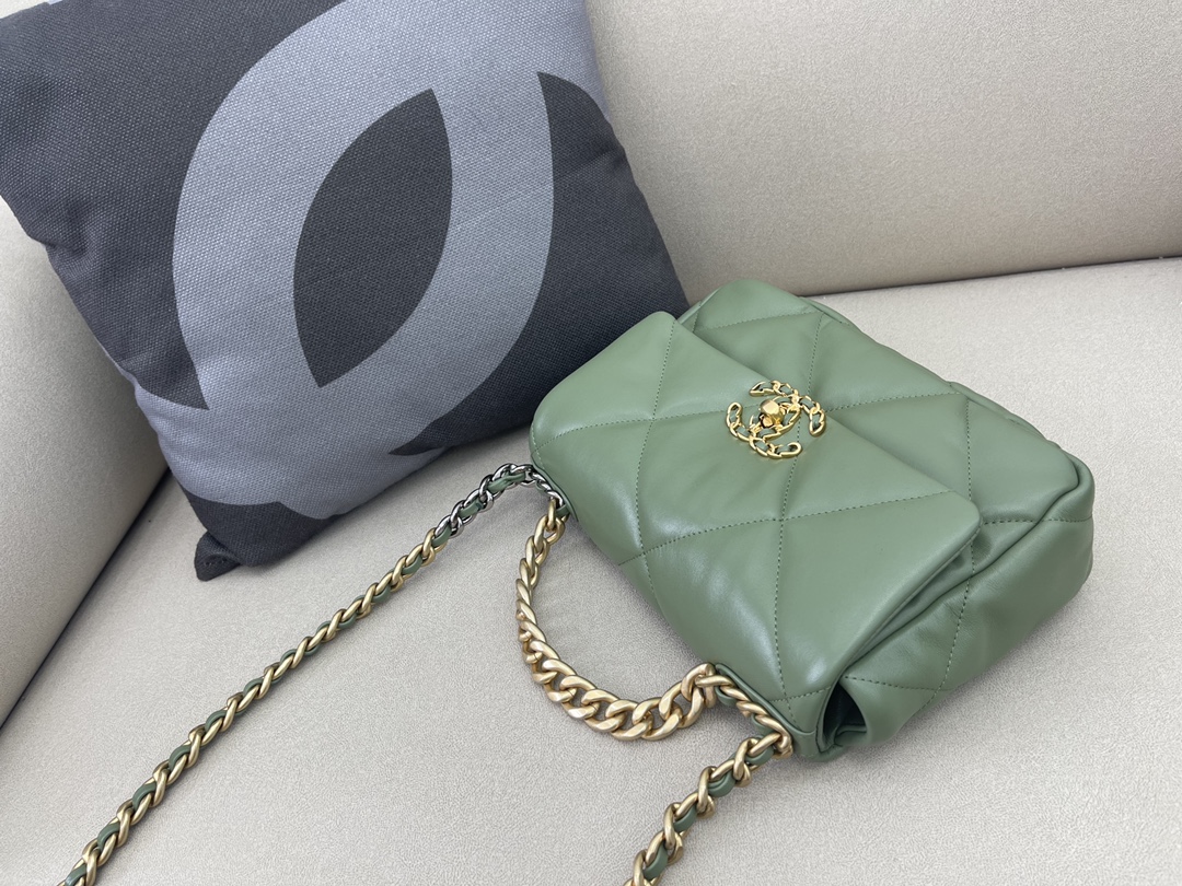 Lambskin 19 Handbag Flap Bag AS1160 Grass Green